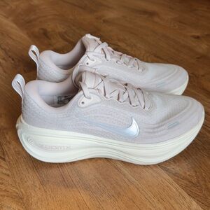 New Nike Women's Light Pink Vomero Plus Shoes